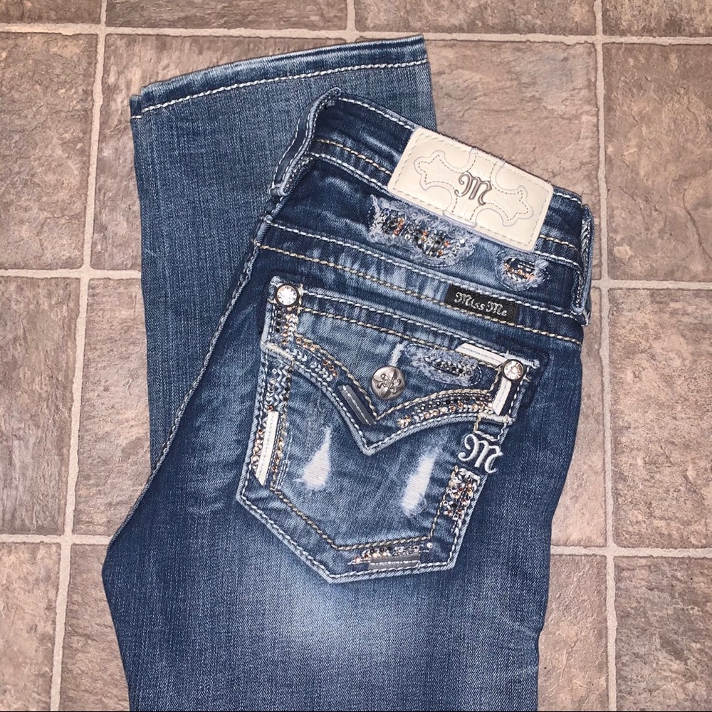 SHORT Miss Me Signature Straight Jeans Crop 24” INSEAM Western/Rodeo Capri